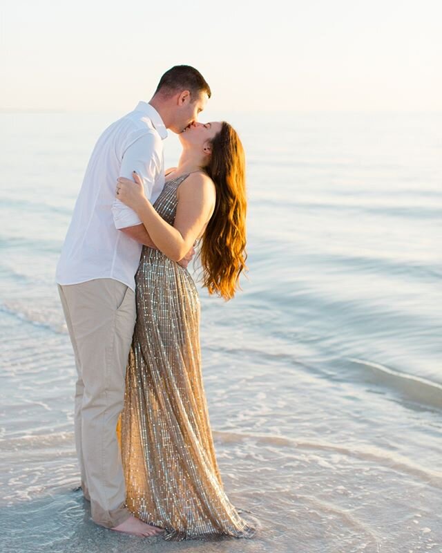 An anniversary session to remember ✨ Nicole and Nick celebrated four years of marriage at sunset on the St. Petersburg beach.