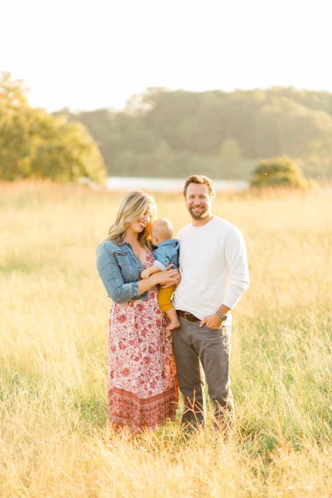 fall family photos, family photo outfits, family photo tips, photoshoot outfit tips